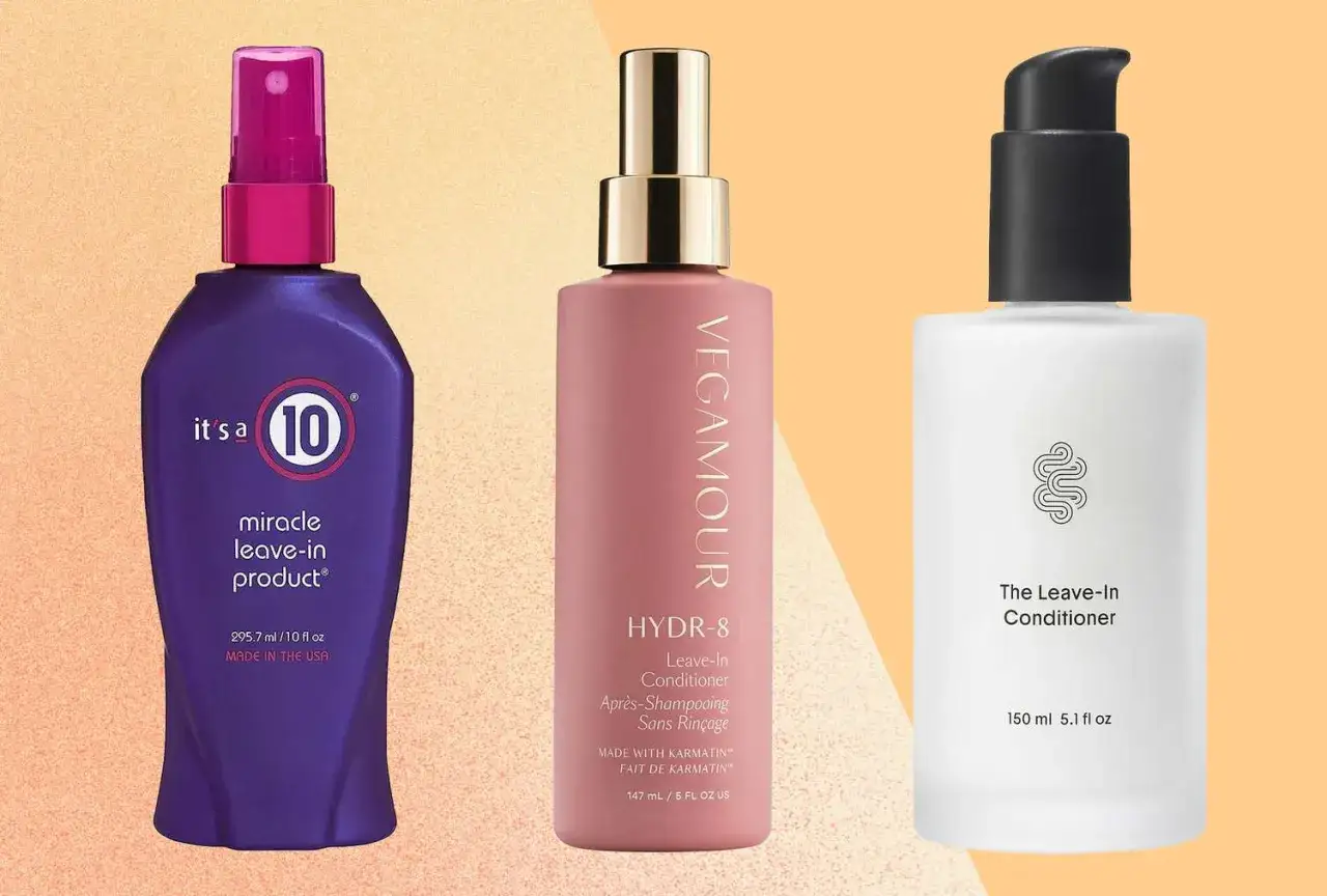 Tre leave-in conditioners f&ouml;r torrt h&aring;r: en lila sprayflaska, en rosa flaska och en vit pumpflaska.